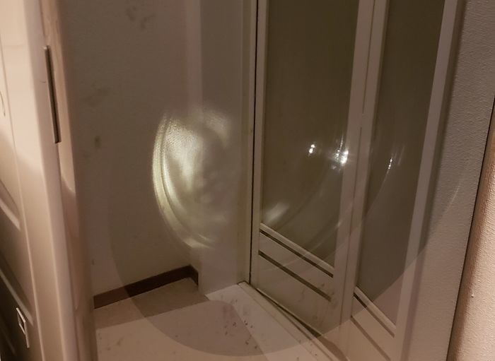 洗濯中のドラム式洗濯機