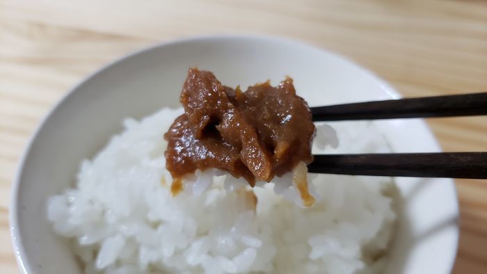 ご飯に乗った鯛味噌