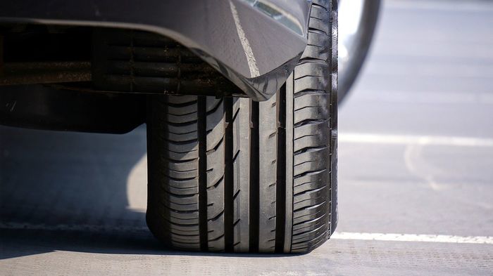 タイヤの空気が減った車