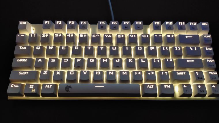 黄色点灯のキーボード