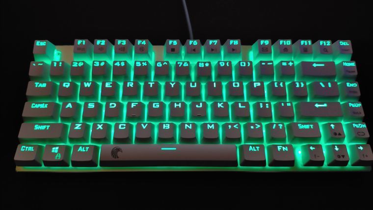 緑色点灯のキーボード